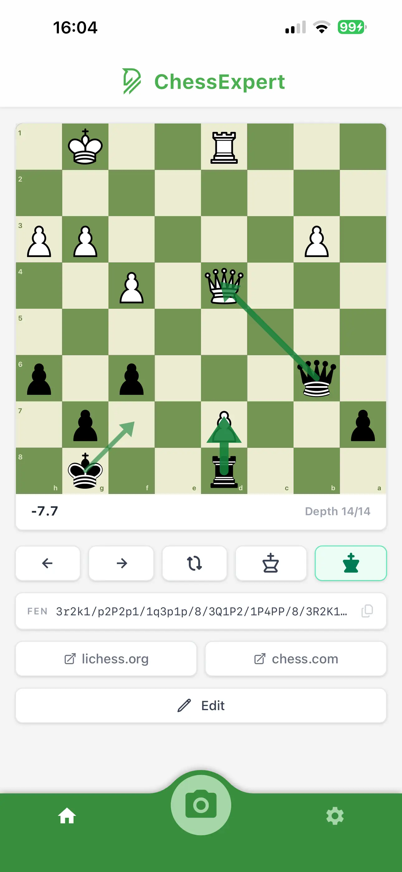ChessExpert mobile app showing chess analysis
